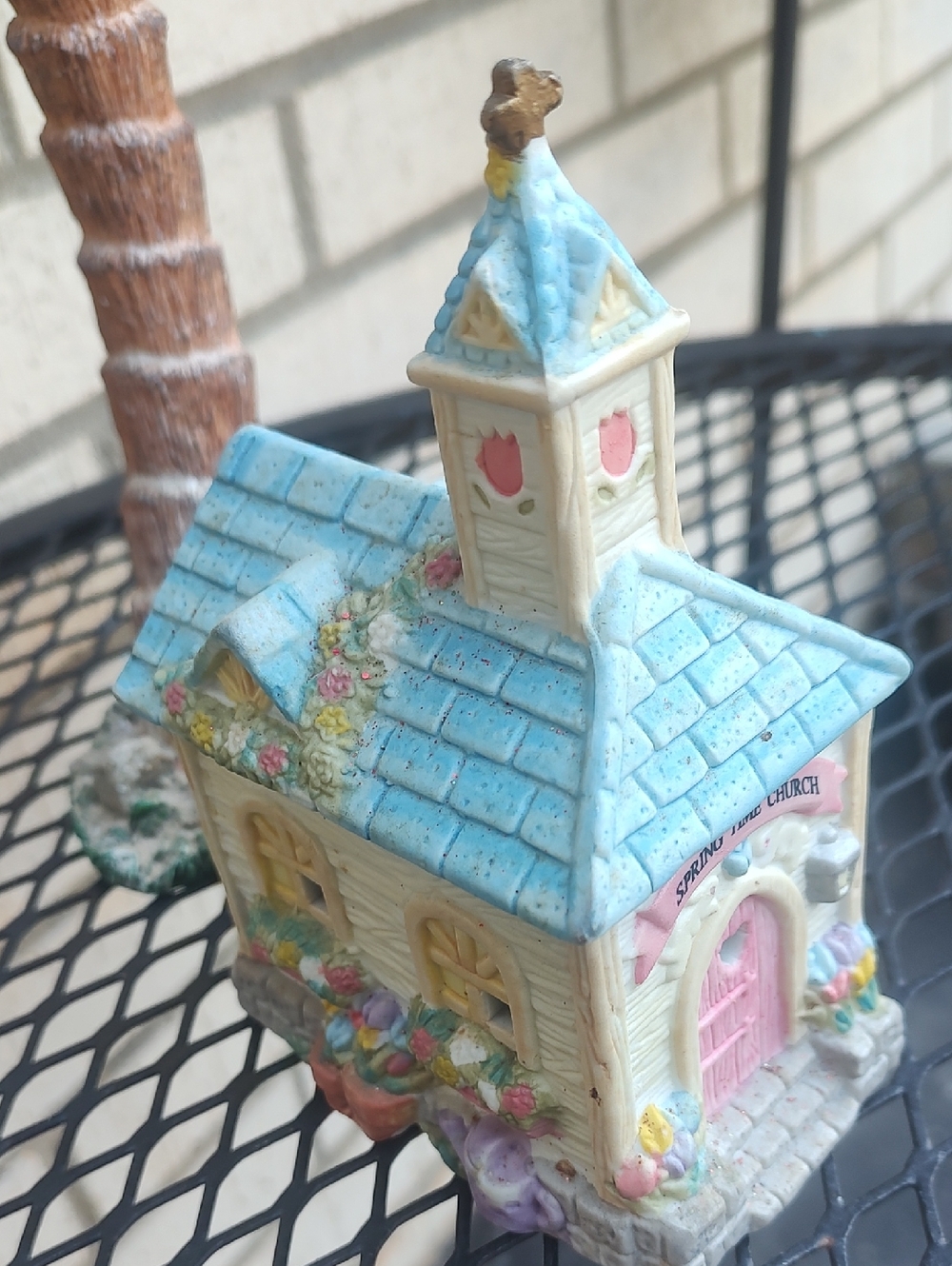 Spring Time Church Figurine - - Picture 3 of 7